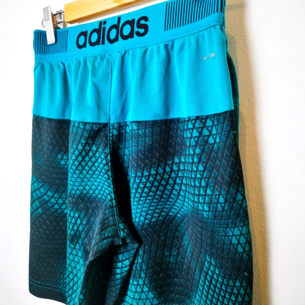 Adidas Shorts Boys Green Pattern age 9-10yr - Picture 1 of 8